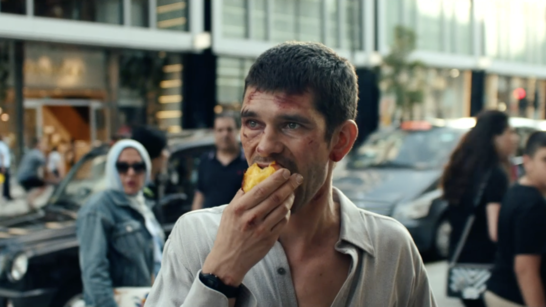 Ben Whishaw se desata como el joker británico en el frenético thriller "Surge"