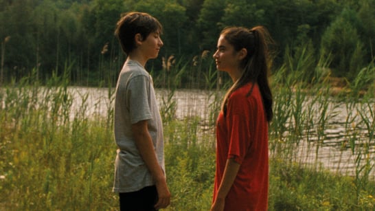 “Falcon Lake”: El verano de las primeras veces