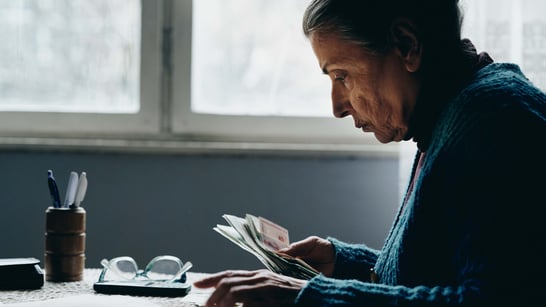 "Las lecciones de Blaga": El thriller sobre las estafas telefónicas que acechan a la tercera edad.