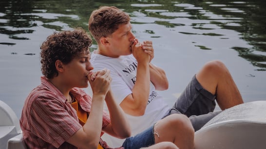 La temporada final de la serie ganadora del BAFTA "Big Boys" llega en exclusiva a Filmin
