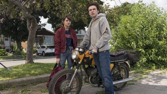 “Wayne”: la desenfrenada y sangrienta comedia sobre un rebelde con causa