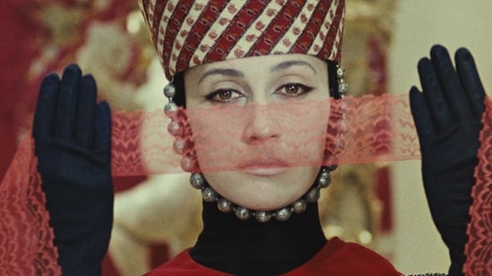 Sayat Nova (El color de la granada)